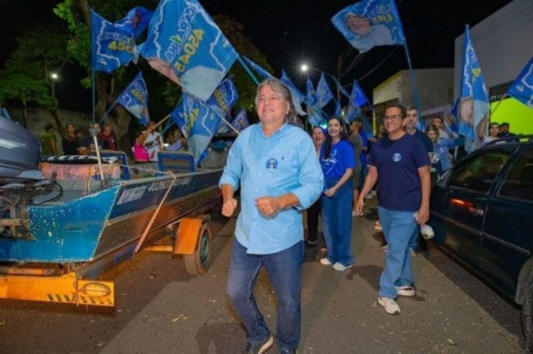 Caravina pede apoio para conquistar votos de indecisos na reta final da campanha