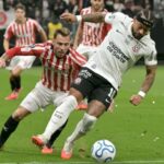 Memphis é xingado em Itaquera e vê relação com a torcida do Corinthians abalada