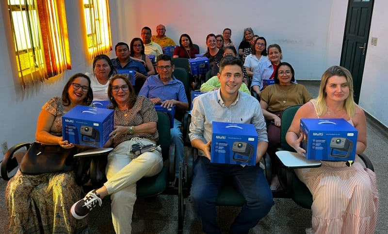 Prefeitura de Bela Vista entrega 18 projetores para escolas e CEIMs