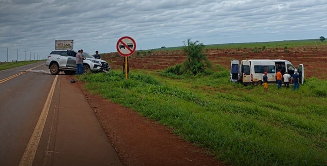 Bela Vista: Van que presta serviço para saúde sofre acidente na BR 060
