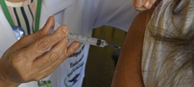 MS adota estratégia para ampliar vacinação contra doença que pode causar meningite