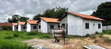 Prefeitura de Bela Vista constrói 12 casas para retirar definitivamente famílias de áreas de risco às margens do Rio Apa