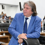 Com apoio de Riedel, Caravina entra na disputa pela presidência da Assembleia